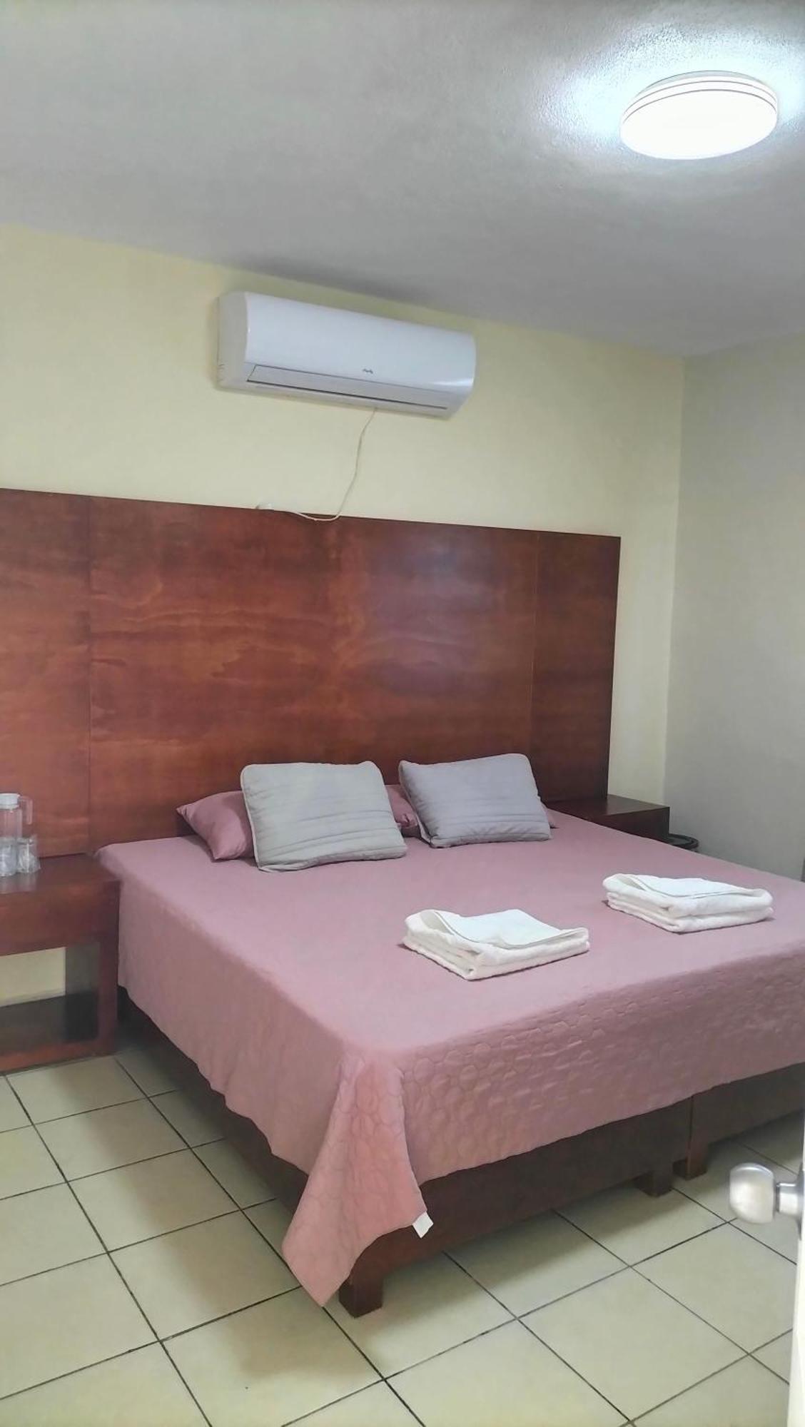 Hotel La Estancia Río Verde Екстериор снимка
